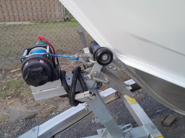 25.8.23 White 460 Renegade SC, Catch N Release, 12V 4500lb trailer winch
